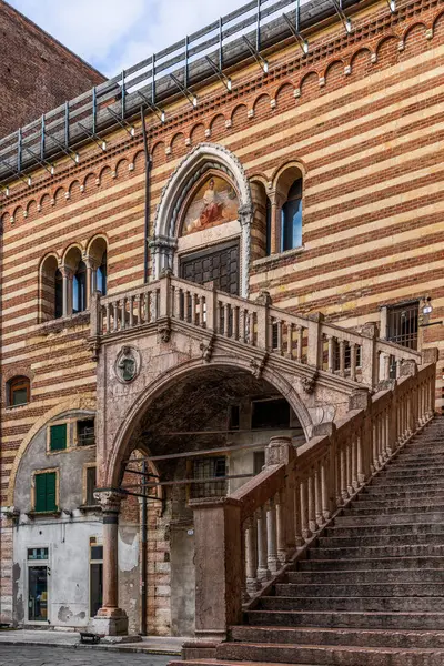 Aşk şehrinin romantik eski şehir merkezi, Juliet ve Romeo 'nun doğduğu yer, güzel İtalya' nın mücevheri, Verona, Lombardy 'de.