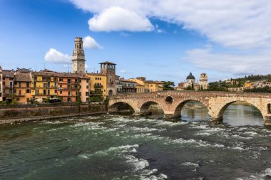 Aşk şehrinin romantik eski şehir merkezi Verona, Lombardy, İtalya.