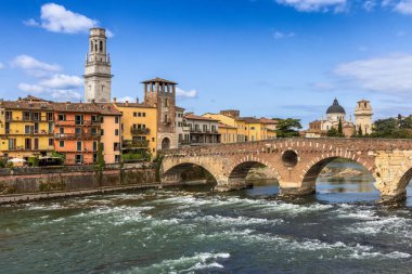 Aşk şehrinin romantik eski şehir merkezi Verona, Lombardy, İtalya.