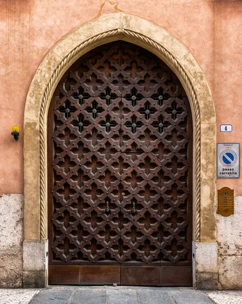 Aşk şehrinin romantik eski şehir merkezi Verona, Lombardy, İtalya.