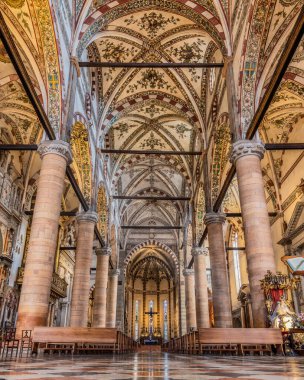 Doumo di Verona 'nın inanılmaz mimarisi, içinde ve dışında, bir rüya gerçek oldu. Lombardia, İtalya