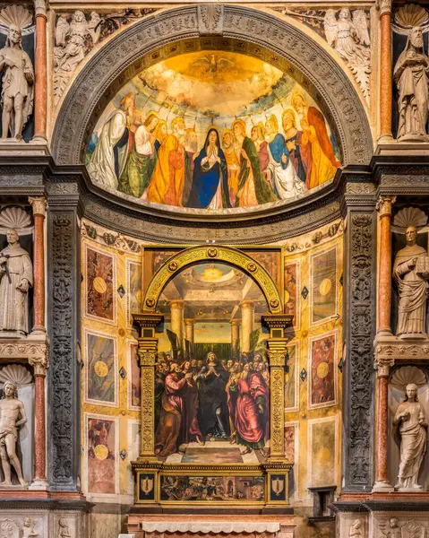 Doumo di Verona 'nın inanılmaz mimarisi, içinde ve dışında, bir rüya gerçek oldu. Lombardia, İtalya