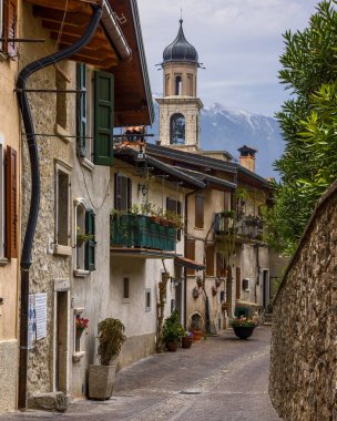 İtalya 'da Limon Konsolosu Garda' nın Garda Gölü manzarası çok güzeldir..
