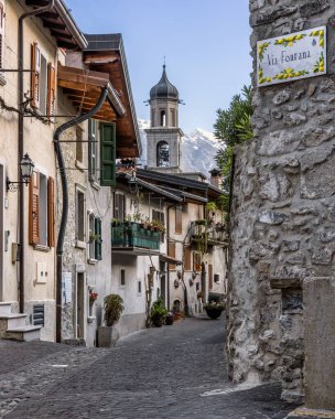 İtalya 'da Limon Konsolosu Garda' nın Garda Gölü manzarası çok güzeldir..
