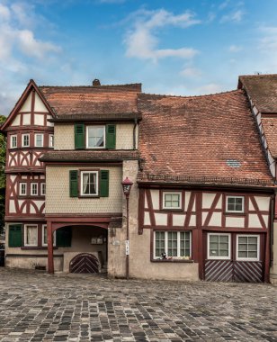 Heppenheim 'ın peri masalı kasabasındaki ortaçağ eski kasabasının büyüleyici manzarası ve tipik mimarisi, Hesse, Almanya