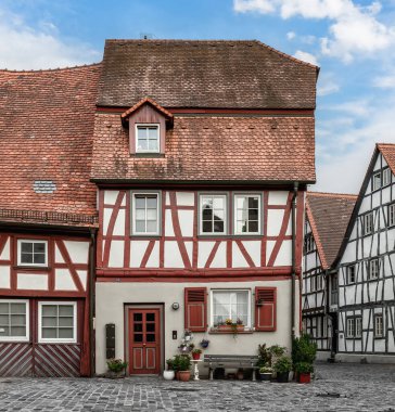 Heppenheim 'ın peri masalı kasabasındaki ortaçağ eski kasabasının büyüleyici manzarası ve tipik mimarisi, Hesse, Almanya