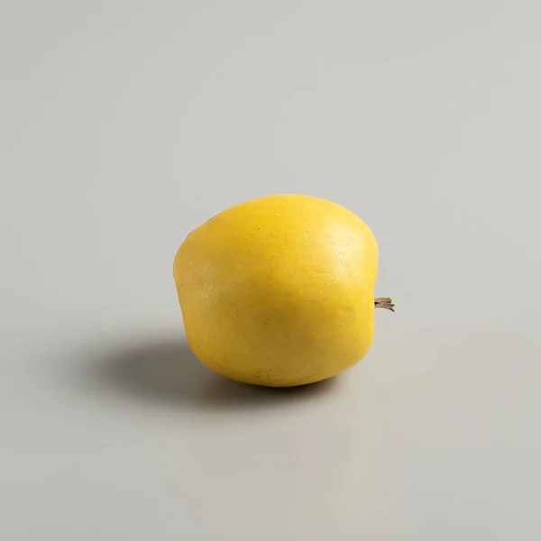 Зрізати Жовте Яблуко Сірому Фоні Вид Зверху — стокове фото