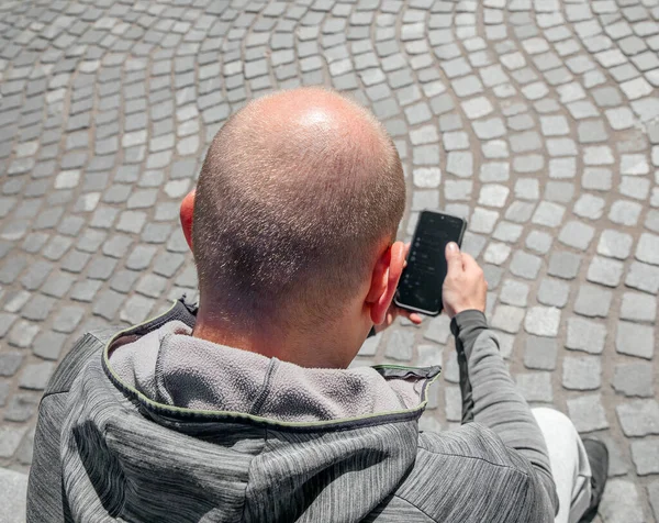 Porträt Eines Hipster Mannes Ein Mann Einer Großstadt Mit Smartphone — Stockfoto