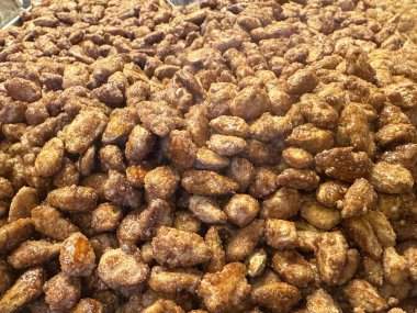 Kıtır kıtır şekerli kavrulmuş badem..