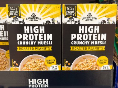 Kızarmış fıstıklı yüksek proteinli müsli. Lifli..