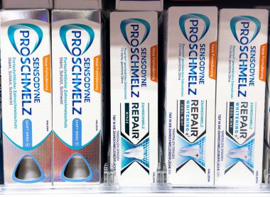 Sensodyne proschmelz mağazadaki diş macununu tamir ediyor..