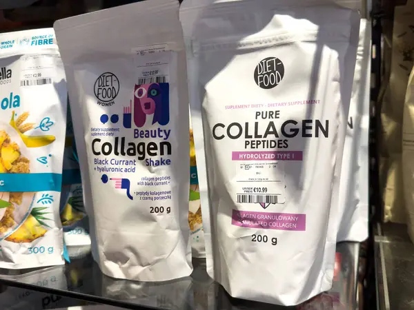 Diyet gıda kolajen ürünleri rafta sergilenen fiyatlarla.