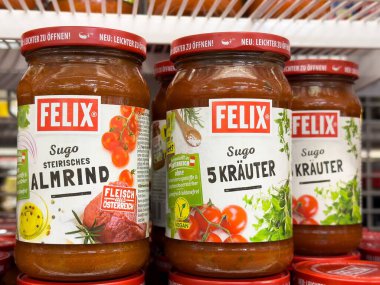 Felix sugo almrind ve 5 kruter sosu market rafında.