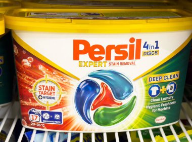 Persil 4in1 diskleri rafta çamaşır deterjanı paketi - leke çıkarıcı ve derin temiz.