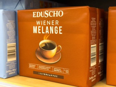 Klasik Eduscho Wiener kahve paketi rafta..