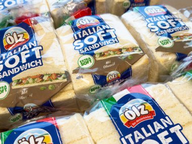 Paketlenmiş İtalyan yumuşak sandviç ekmekleri ekstra yumuşak etiketli.