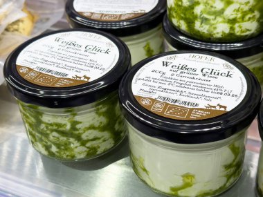 Milka danke schon pralines mağaza rafında sergileniyor