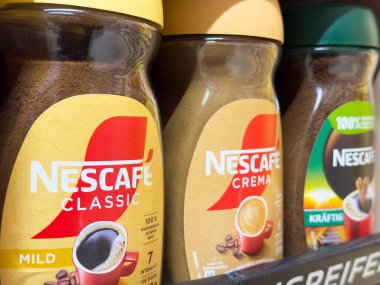 Milka danke schon pralines mağaza rafında sergileniyor