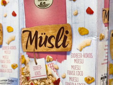 Meyve ve granola ile renkli musli paketleme ayrıntıları