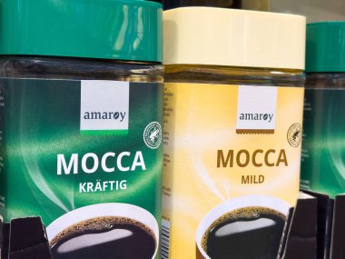 Mocca kahve kavanozları görüntüleme: yeşil koyu ve sarı hafif varyantlar.