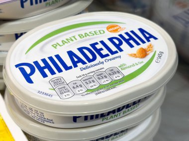 Vejetaryen badem yulafı, Philadelphia krem peyniri. Bitki bazlı ve kremalı..