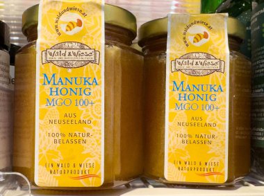 Manuka bal mgo Yeni Zelanda 'dan etiketli cam kavanozlar içinde 100 +.