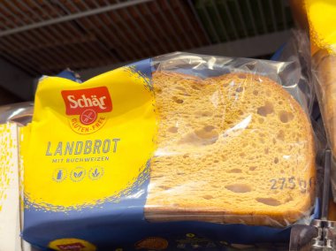 Parlak sarı desenli glütensiz karabatak paketi.