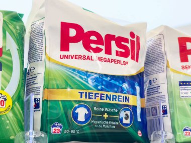 Persil evrensel megaperls Rafta deterjan ambalajı.