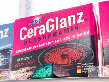 Seramik soba için Ceraglanz cam temizleyici ambalajı.