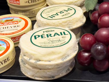 Kırmızı üzümlü Fransız peynirleri..