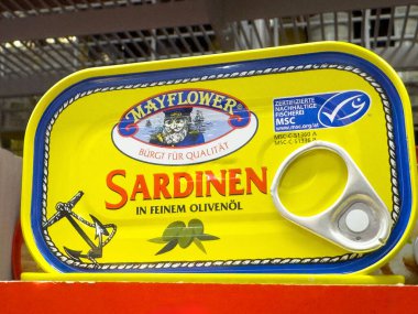 Mayflower zeytin yağı tenekesinde sardalya ve msc sertifikası.