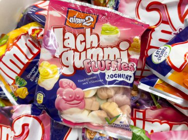 Meyve aromalı lakgummi yoğurt şekeri karışımı ve C vitamini..