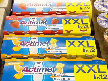 Aktimel yoğurt paketleri çilek ve xxl boyutunda multifruit aromalı..