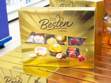 Ferrero sınırlı sayıda üretilen çikolatalı kutu görüntüsü ve çeşitli şekerleri var..