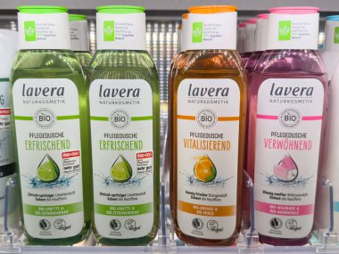 Lavera limon portakalı ve yaban gülü özlü vücut yıkama koleksiyonu.