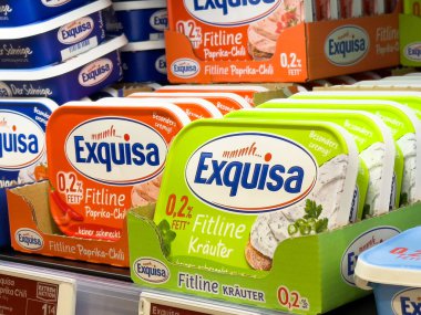 Exquisa fitline düşük yağlı çeşitli lezzetlerle süpermarket raflarına yayılır..