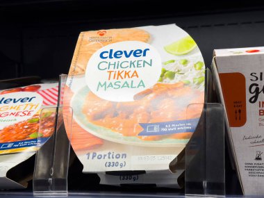 Zeki Tavuk Tikka Masala Hazır Yemek Paketi Meşgul Yaşam Tarzları İçin Uygun Yemek Seçeneği Lezzetli Hint Mutfağı Sağlıklı Yeme Konsepti