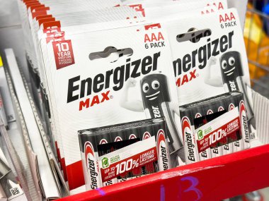 Energizer Max AAA Pil Paketleri Tüketici Satın Alma, Güvenilir Elektronik ve Gadget Güç Kaynağı, Enerji Markası, Pil Teknolojisi Konsepti