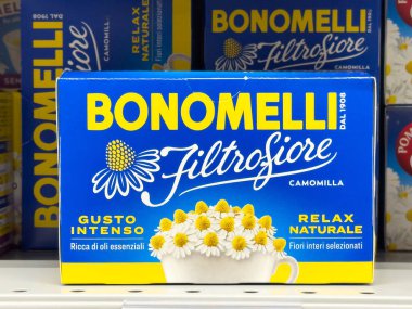 Bonomelli Filtrosiore Papatya çayı Kutusu Rahatlatıcı Doğal Bitkisel Enfüzyon Stres Rahatlaması ve Sakinlik Güzel Çiçek Tasarımı Sağlıklı Yaşam Tarzı Konsepti