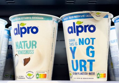 Sağlıklı Yaşam ve Sürdürülebilir Seçimler İçin Doğal İçindekiler ve Lezzetli Seçenekler Sağlıklı Yeme Konsepti Alpro Bitki Bazlı Yoğurt Alternatifi