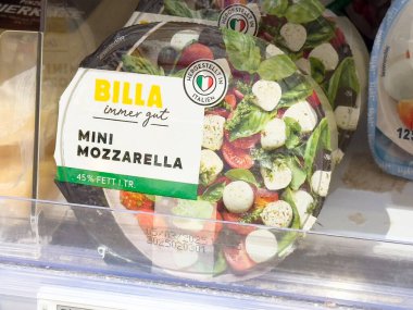 Sağlıklı Yemek ve Salatalar İçin Sebzeli Taze Mini Mozzarella Peyniri, Yemek ve Atıştırma İçin ideal Sağlıklı Yeme Konsepti