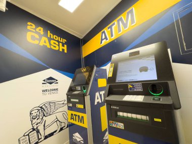 Venedik 'te 24 saatlik ATM makineleri Aslan Grafik ve Nakit Servisi.