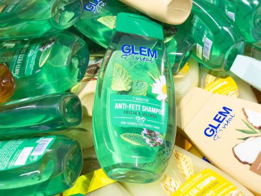 Glem koleksiyonu bitkisel ve buğday tasarımlı hayati şampuan şişeleri.
