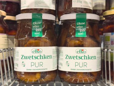 Zwetschken pur kavanoz görüntüsü: vegan, şekersiz, cam kavanozlarda meyve reçelleri.