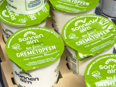 Sonnen organik creme topfen süt ürünü ambalajlama.