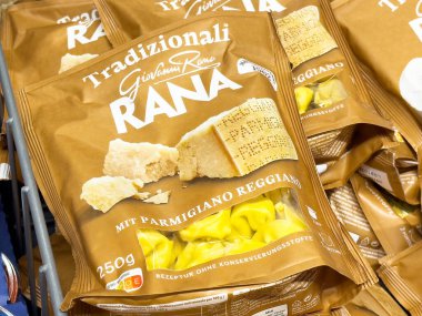 Giovanni rana parmigiano reggiano tortellini packaging display in grocery store. clipart