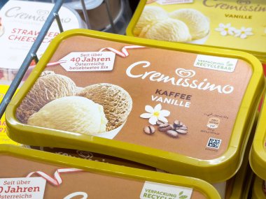 Cremissimo dondurma görüntüsü: geri dönüşümlü paketlemedeki kafe ve vanilya tatları.