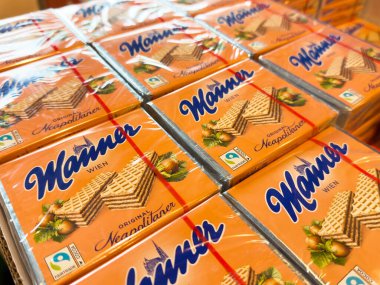 Portakal ambalajlı sosis Napolitan fındıklı gofretler..