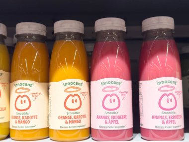 Turuncu havuçlu mango ve ananas çilekli elma çeşitleriyle masum meyve suları sergilenir..