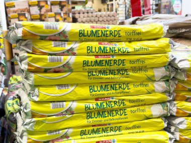 Spar blumenerde torffrei. Kapalı alan ve balkon bitkileri için toprak torbaları..